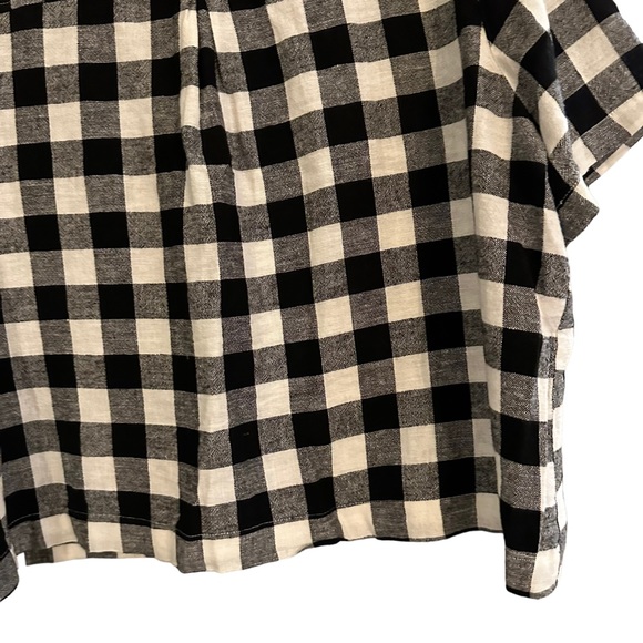 ABOUND loose fitting cropped v-neck linen top in black & white plaid/checkered - Picture 7 of 13